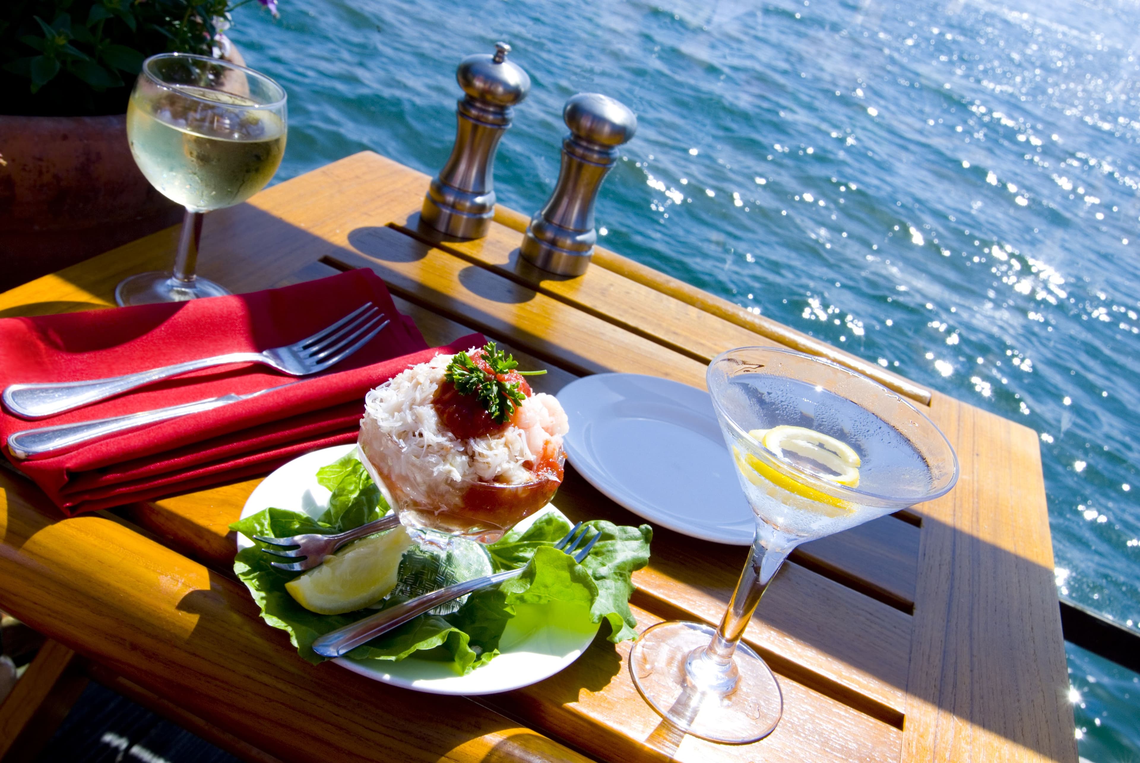 SALT Waterfront Bar & Grill