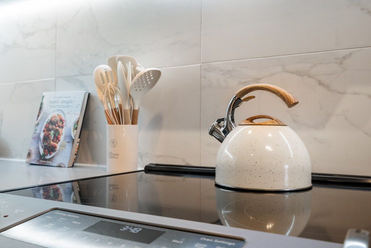 Palm Haven | Flagler Village | Apartment with Balcony & Rooftop Pool photo 22