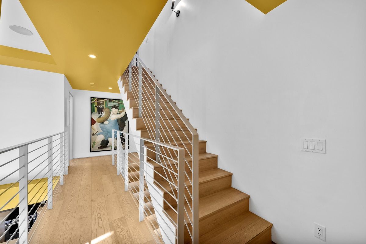 Solstice Haus | Sawtelle | Sunlit Modern Home with Balcony photo 11