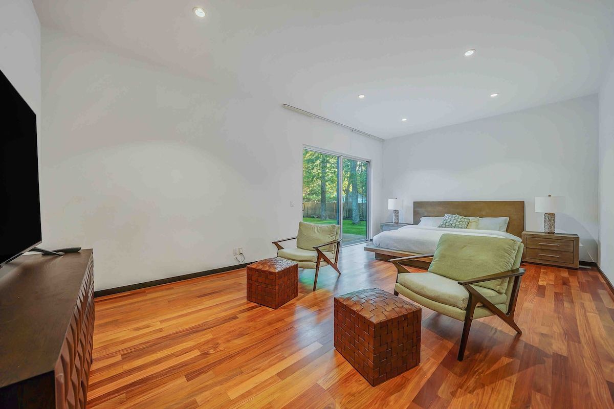 Eastwood Villa | East Hampton | Modern Retreat with Pool and Spa photo 25