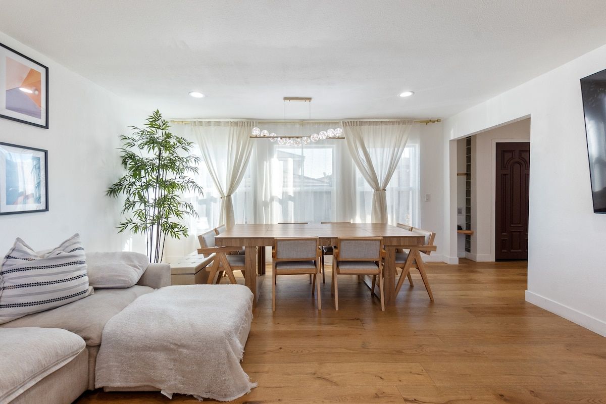 Casa Noire | Baldwin Hills | Luxe Hillside Villa with Hot Tub photo 6
