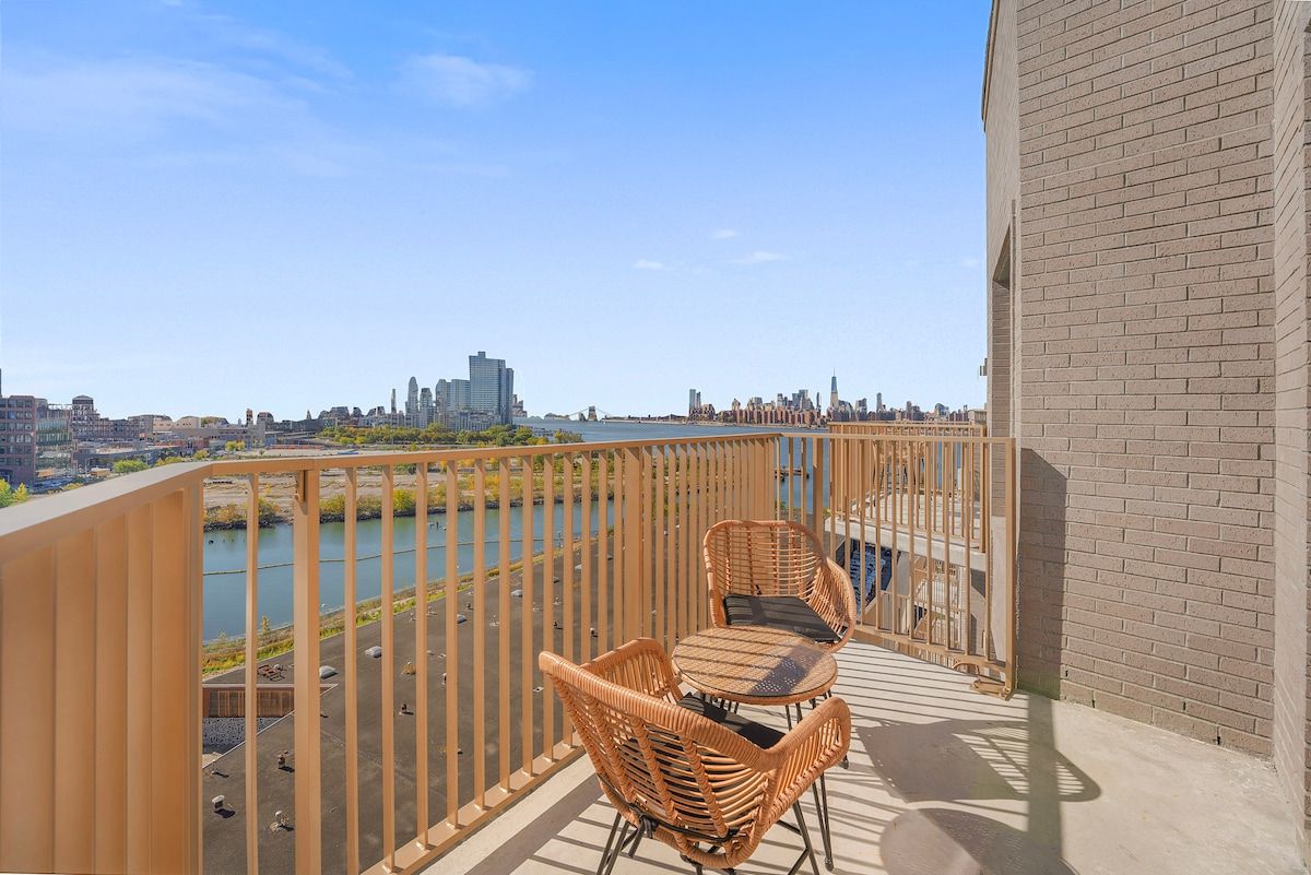 Seren 1108 | Greenpoint | PH with Private Terrace & City Views photo 3