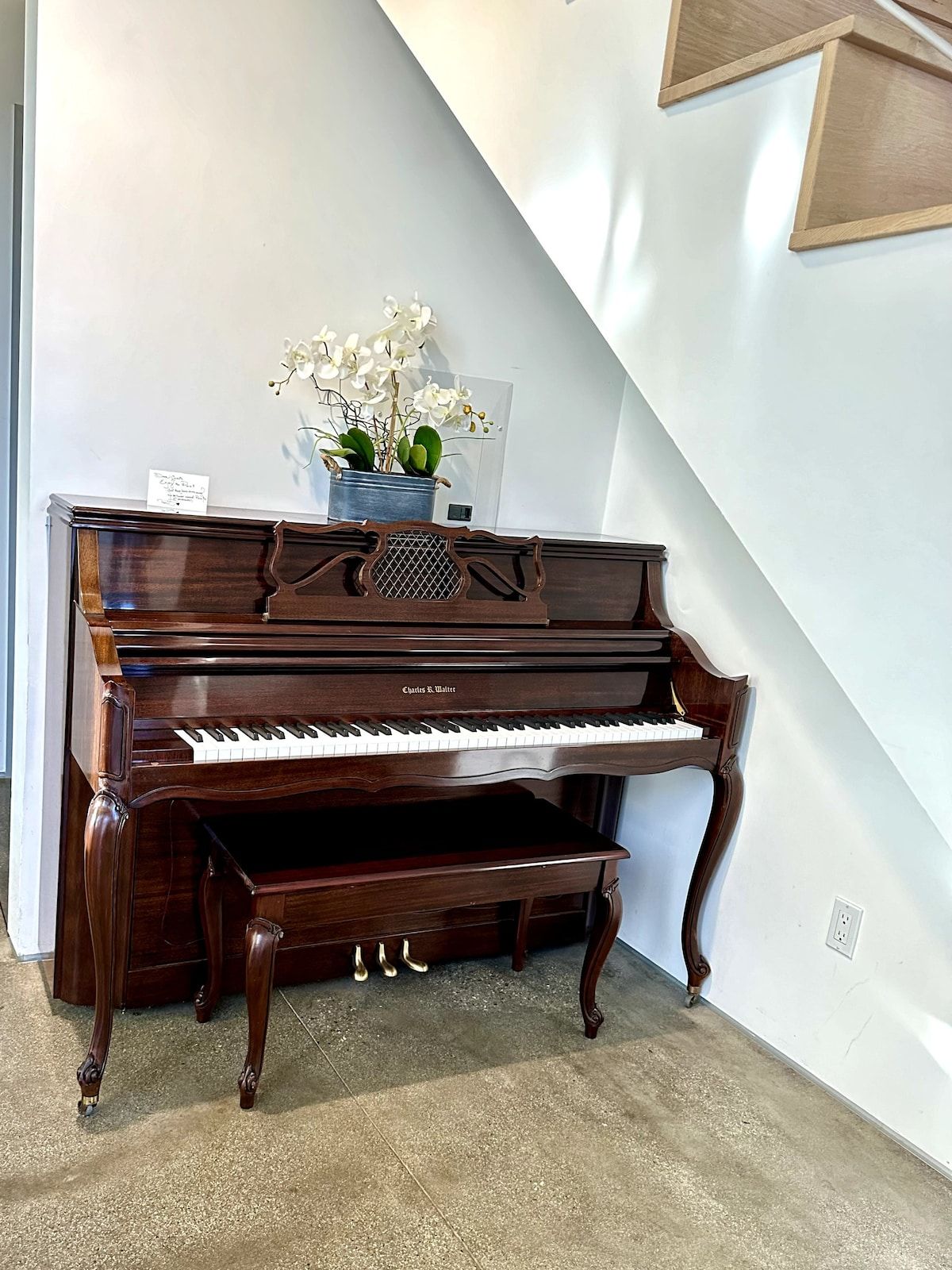 Solstice Haus | Sawtelle | Sunlit Modern Home with Balcony photo 48