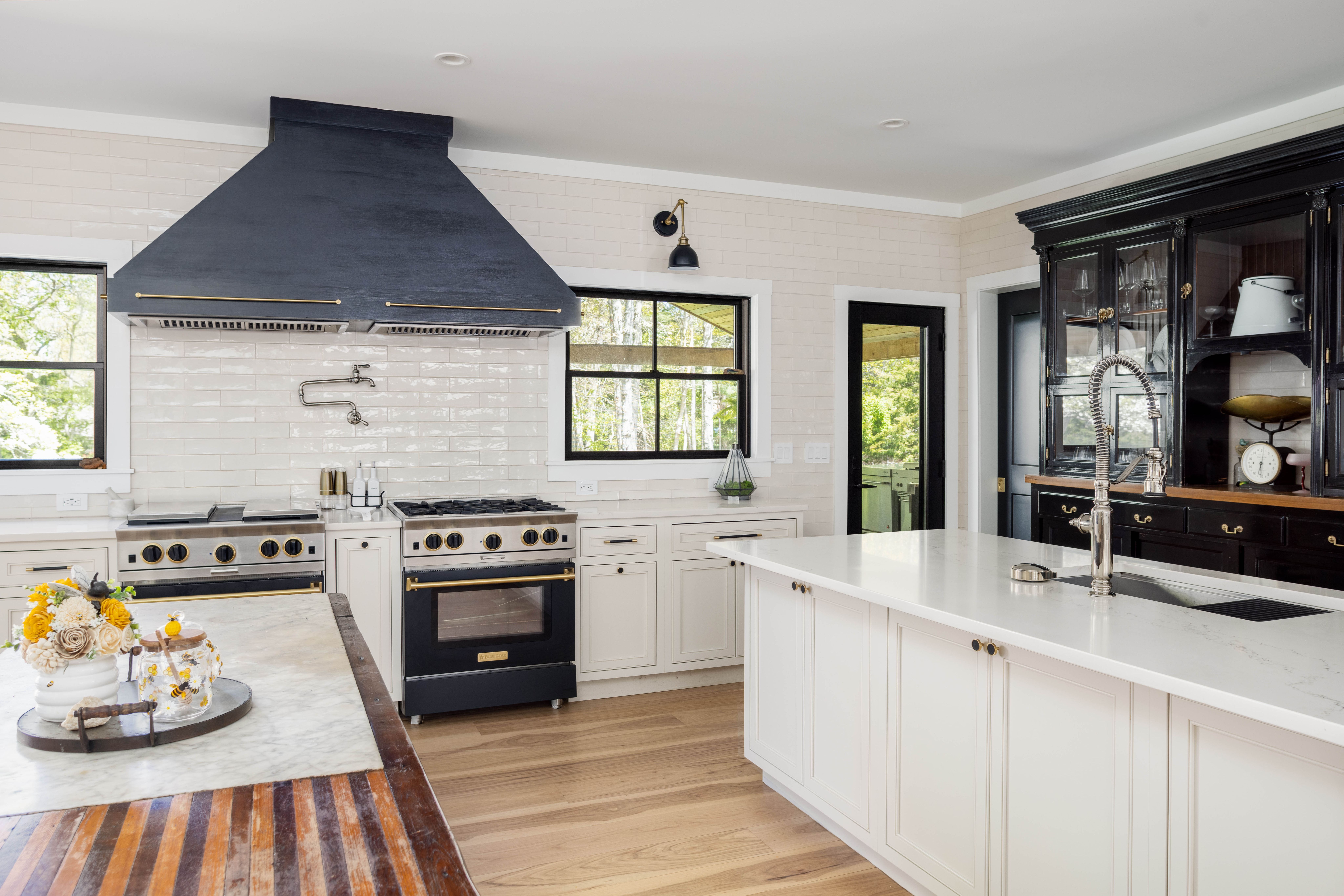 Clearwater House | East Hampton Springs | Stylish Home with Pool & Gym photo 4