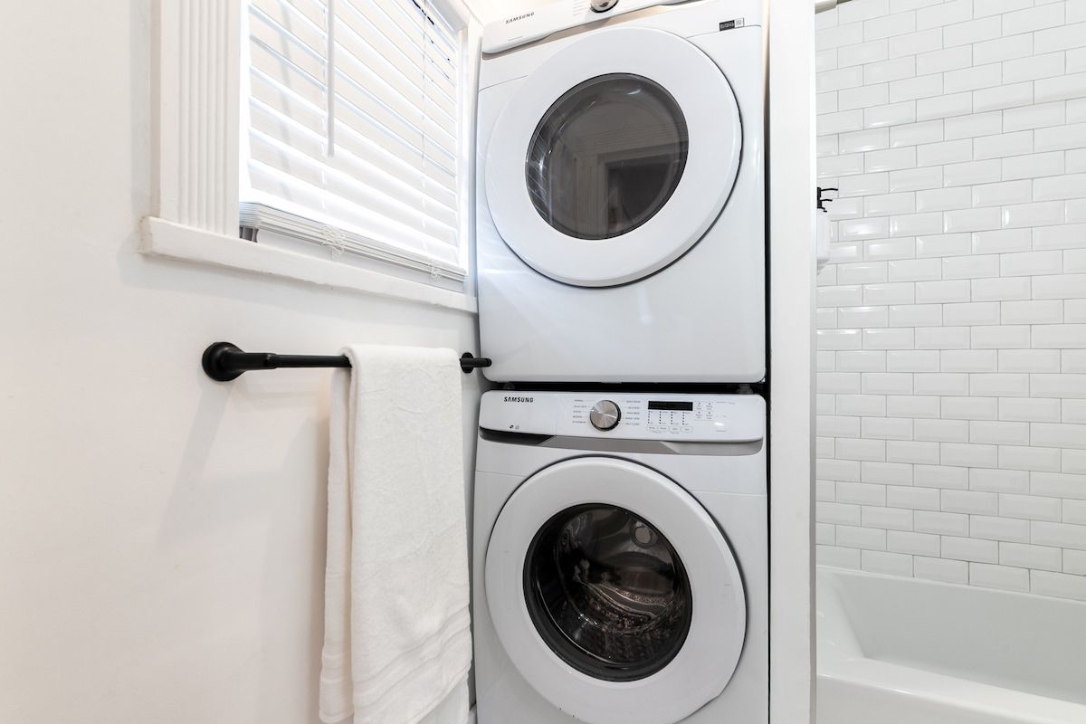 Carlton Retreat | Hollywood | Charming Home with Private Yard & Game Room photo 26