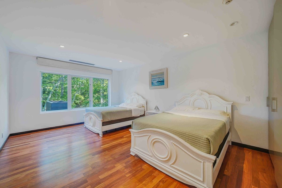 Eastwood Villa | East Hampton | Modern Retreat with Pool and Spa photo 30