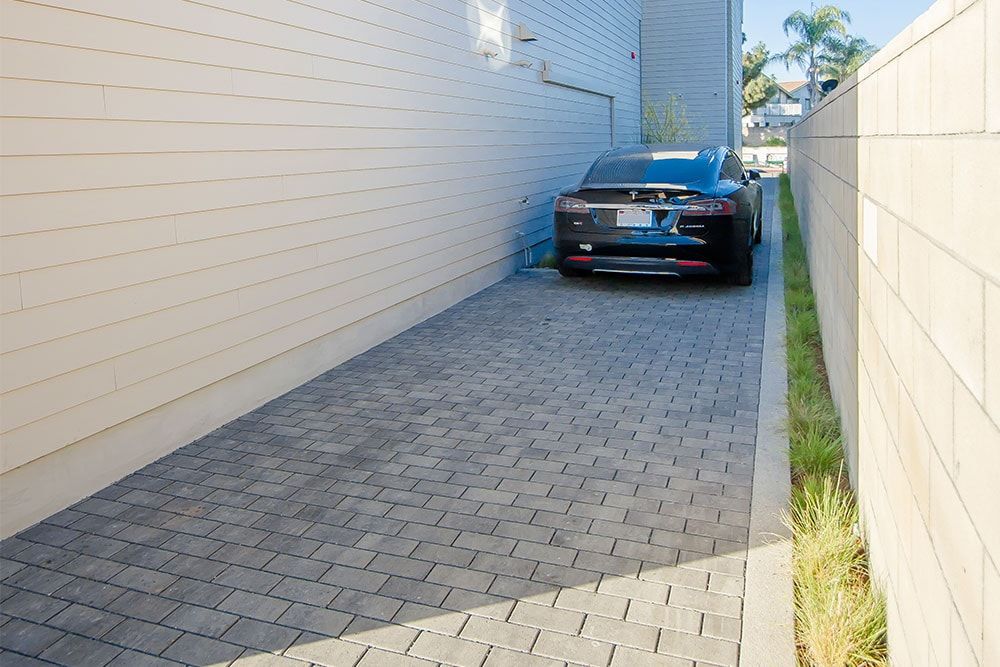 Solstice Haus | Sawtelle | Sunlit Modern Home with Balcony photo 51