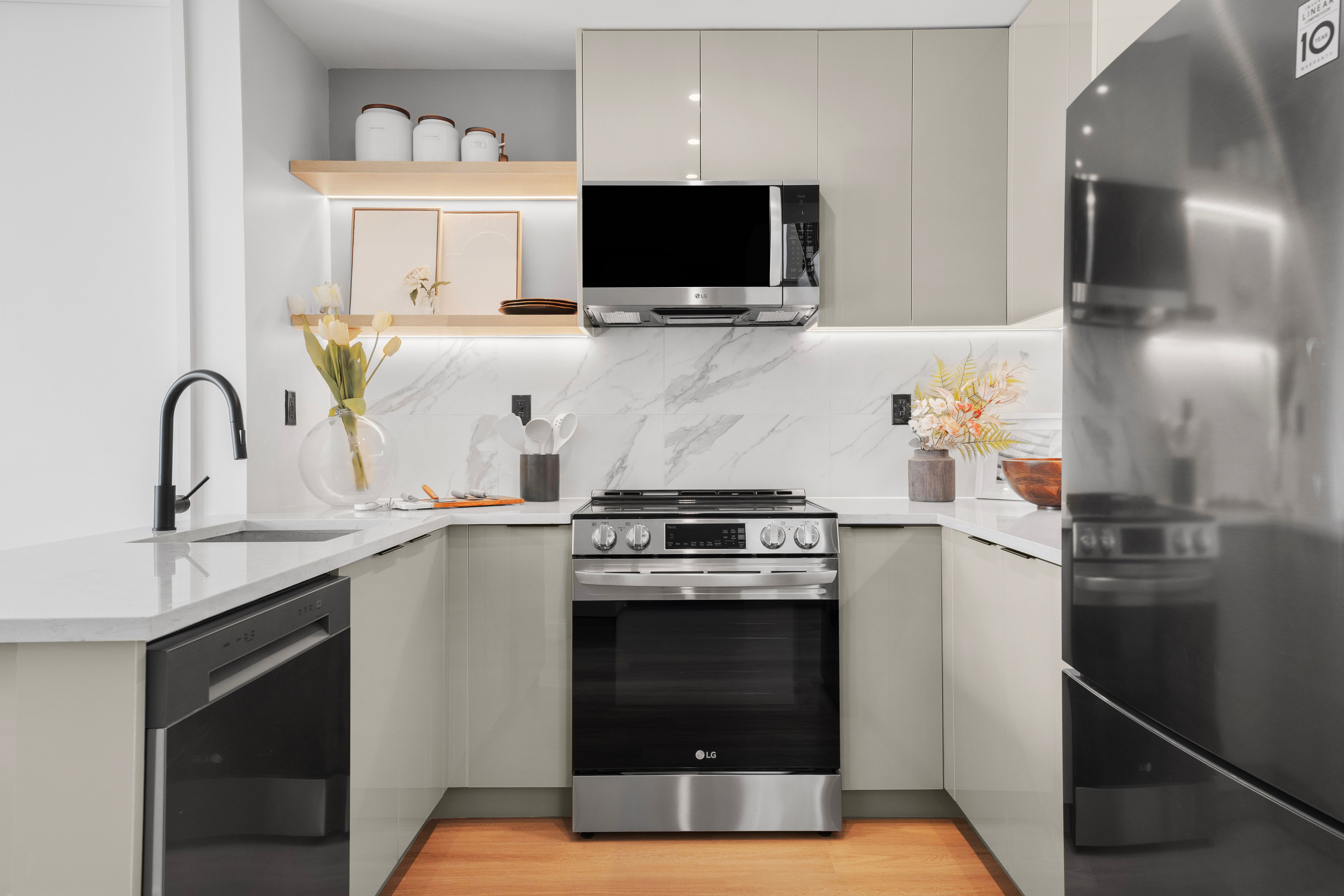 Seren 1102 | Greenpoint | Penthouse w/Private Deck & Views photo 8