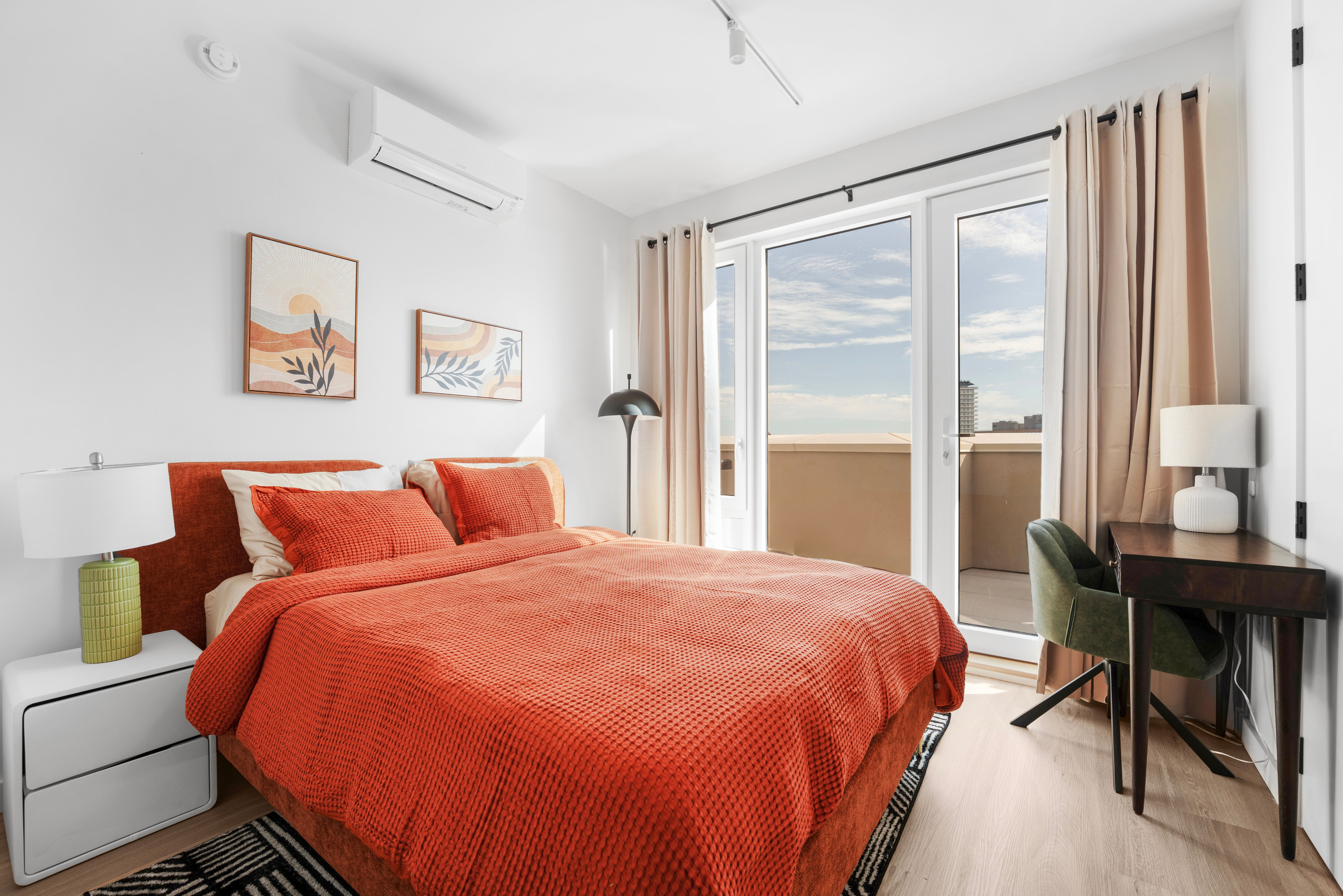 Seren 1006 | Greenpoint | Penthouse w/ Private Deck & River Views photo 14