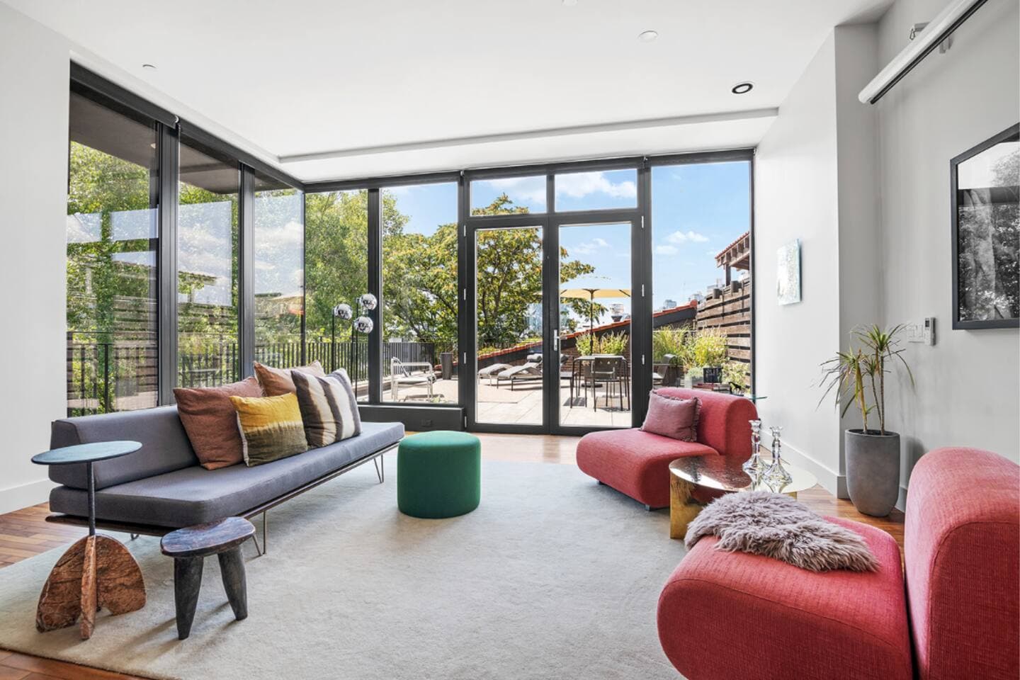 How Mid-Term Rentals Simplify the Relocation Process for Professionals