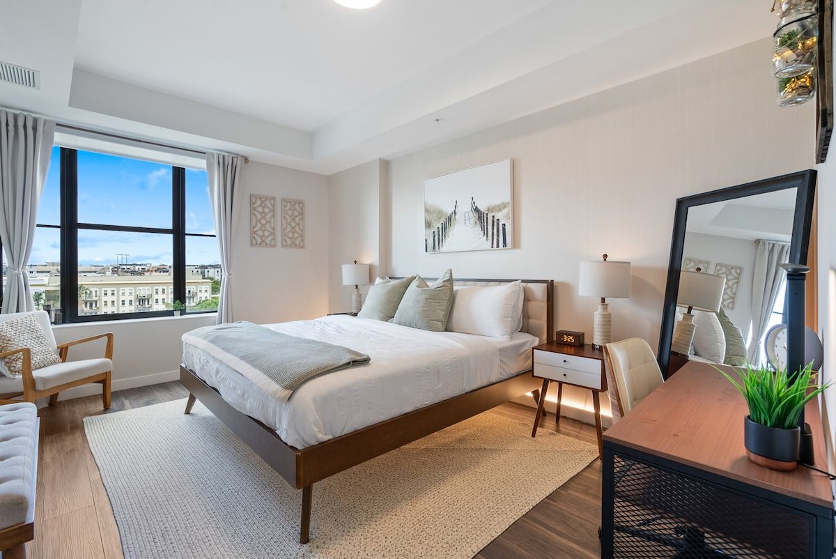 Palm Haven | Flagler Village | Apartment with Balcony & Rooftop Pool photo 3