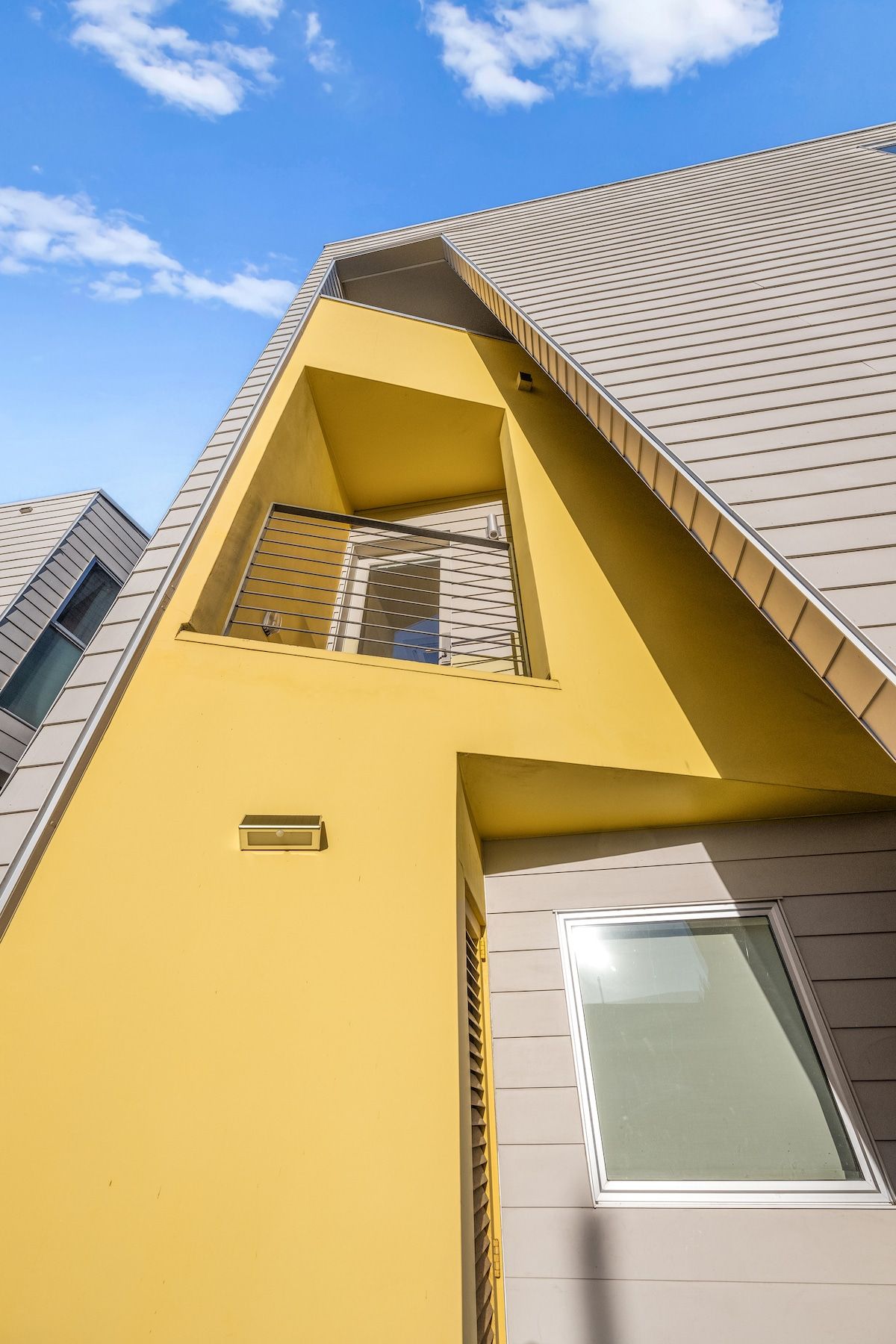 Solstice Haus | Sawtelle | Sunlit Modern Home with Balcony photo 5