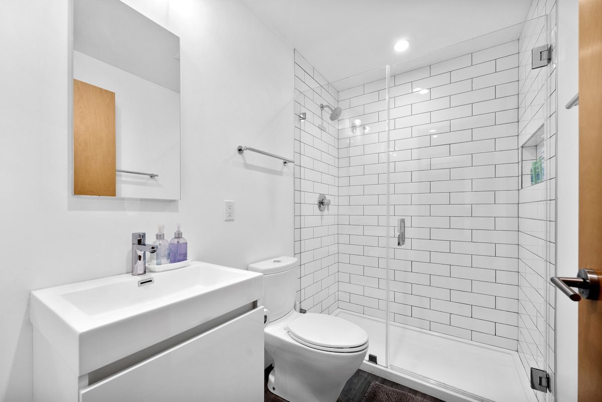 Solstice Haus | Sawtelle | Sunlit Modern Home with Balcony photo 46