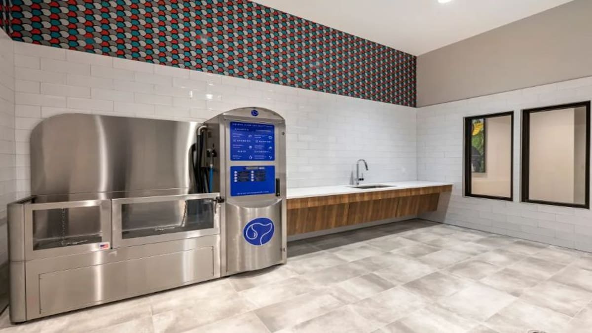 Palm Haven | Flagler Village | Apartment with Balcony & Rooftop Pool photo 52