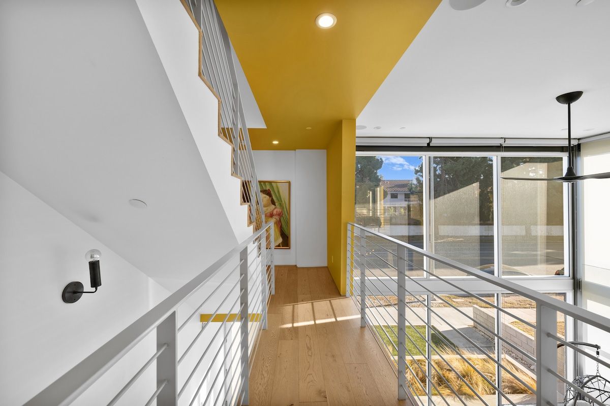 Solstice Haus | Sawtelle | Sunlit Modern Home with Balcony photo 8