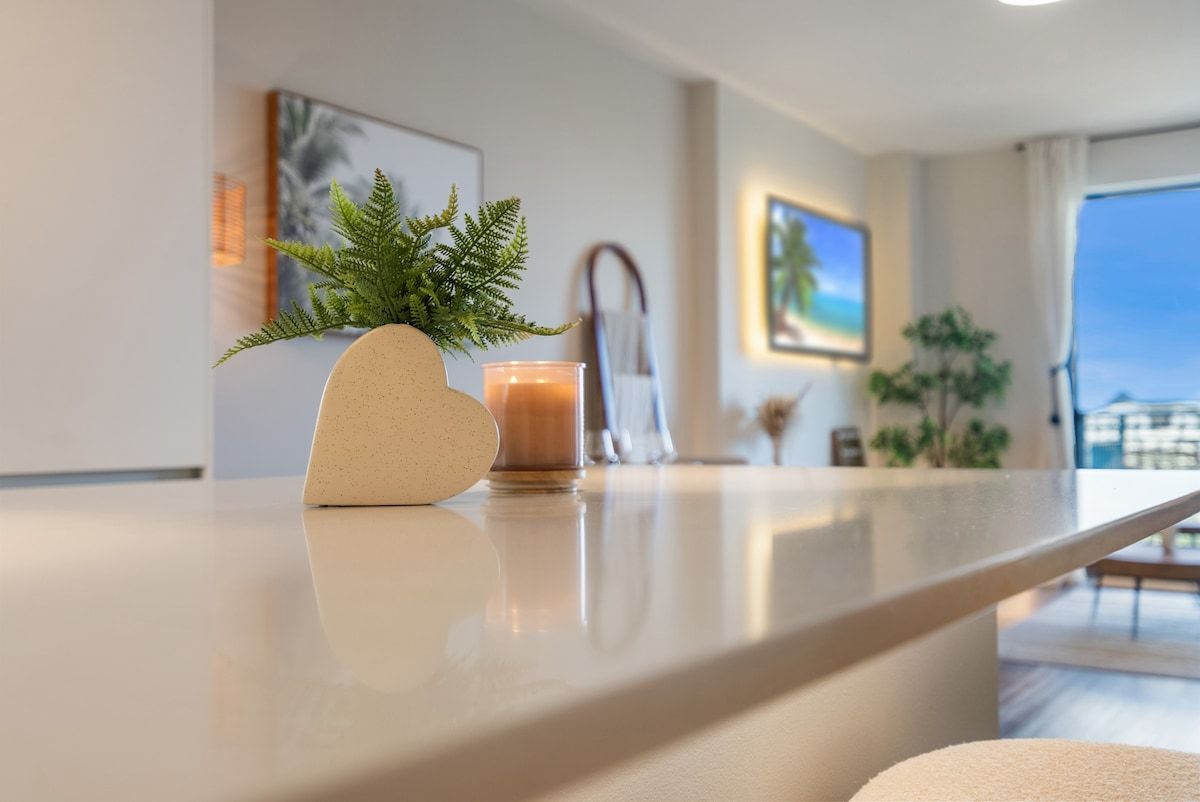 Palm Haven | Flagler Village | Apartment with Balcony & Rooftop Pool photo 15