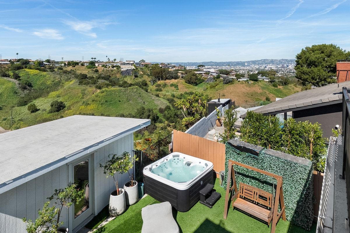 Casa Noire | Baldwin Hills | Luxe Hillside Villa with Hot Tub photo 2