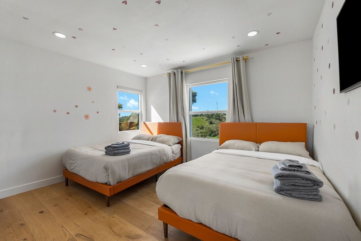 Casa Noire | Baldwin Hills | Luxe Hillside Villa with Hot Tub photo 32