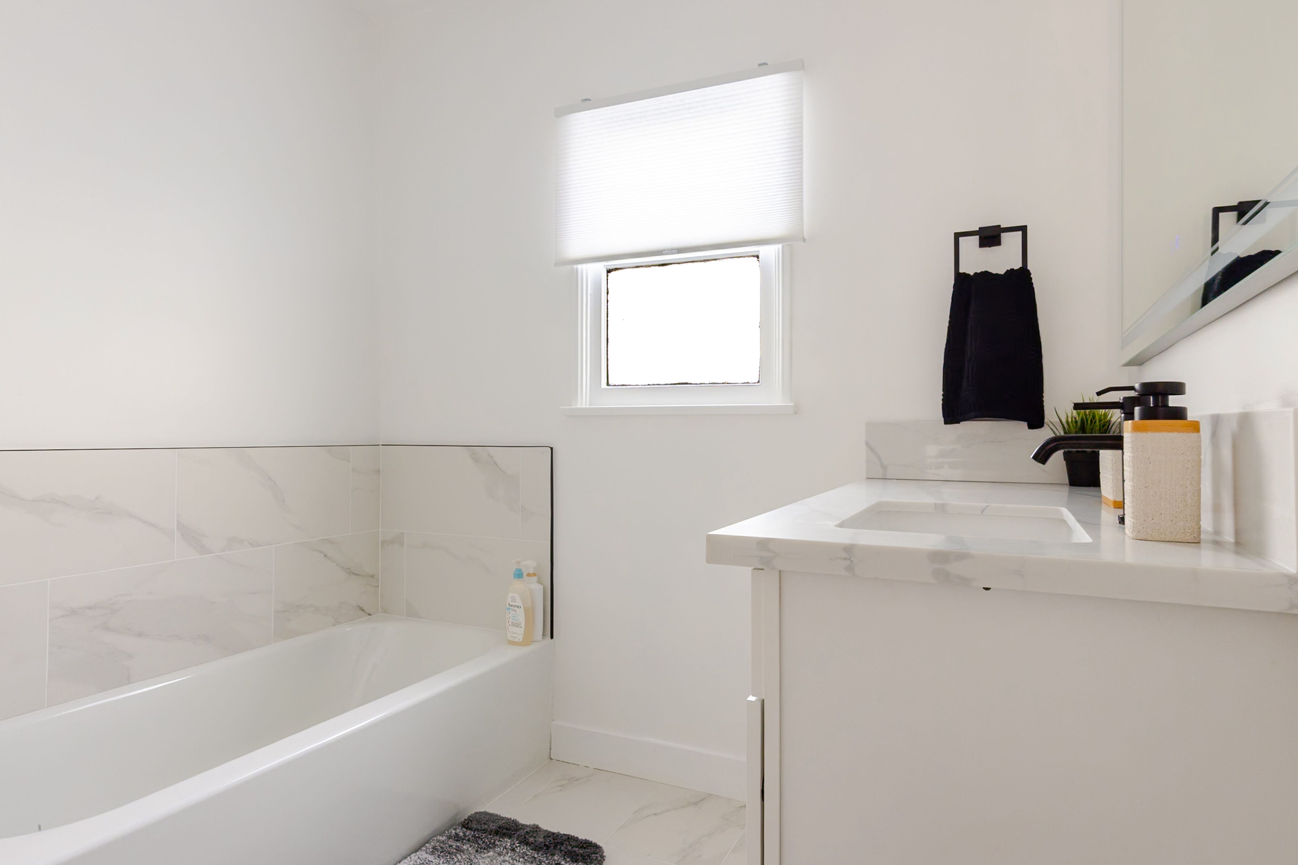 Alta Vista | Hollywood | Designer Home w/Private Backyard & Hot Tub photo 29