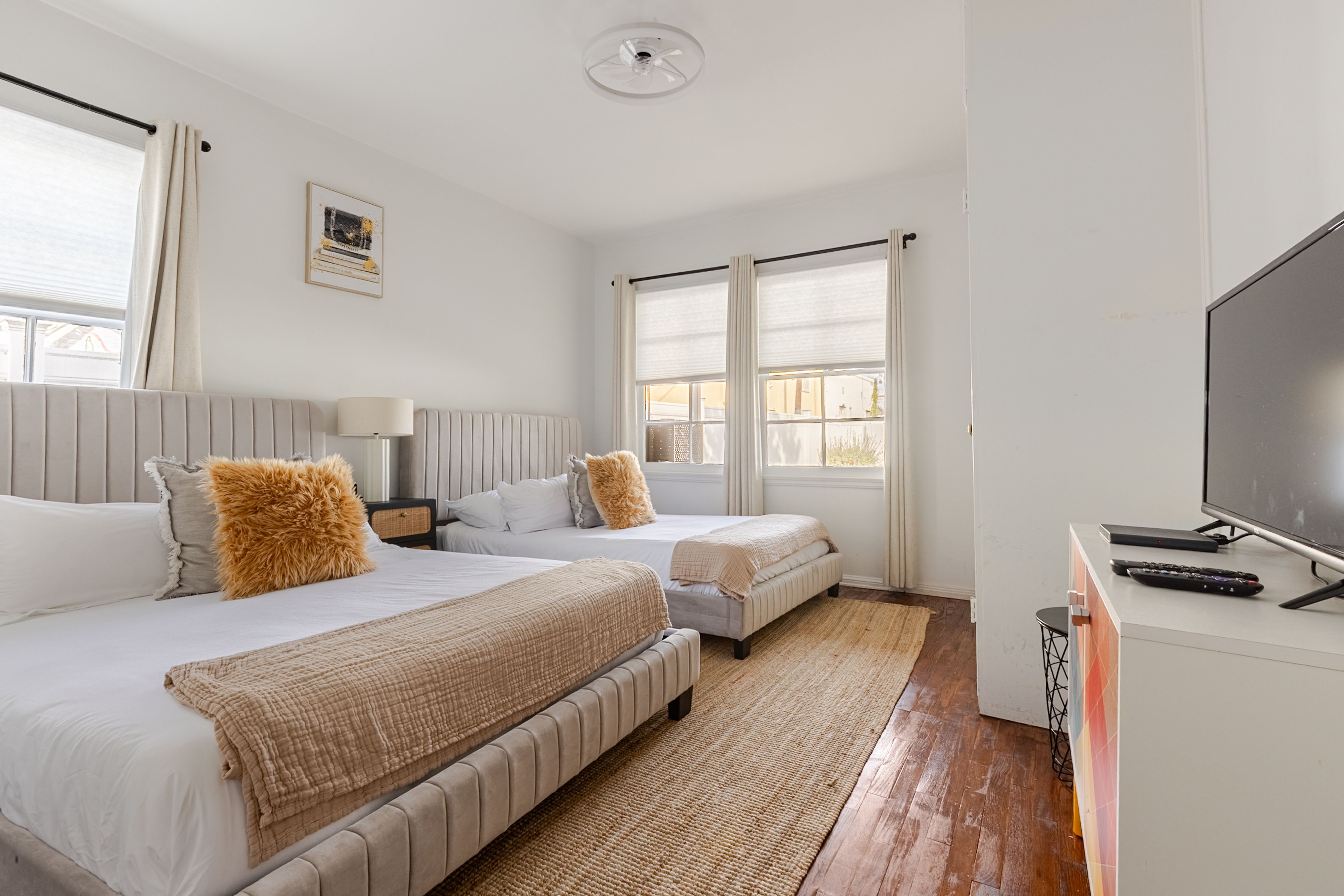 Alta Vista | Hollywood | Designer Home w/Private Backyard & Hot Tub photo 23