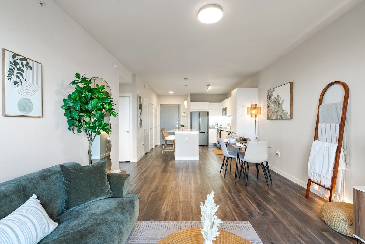 Palm Haven | Flagler Village | Apartment with Balcony & Rooftop Pool photo 6