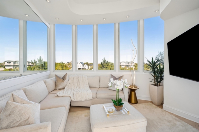 Image of Living space #10