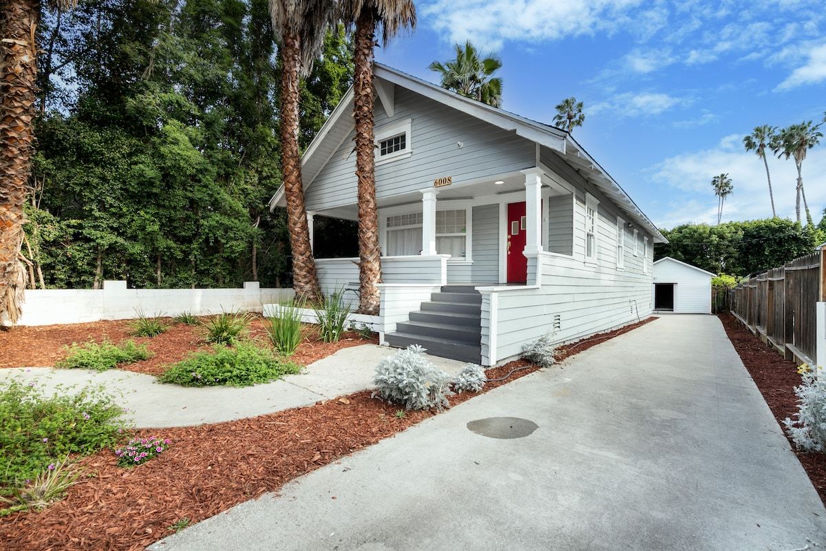 Carlton Retreat | Hollywood | Charming Home with Private Yard & Game Room photo 33