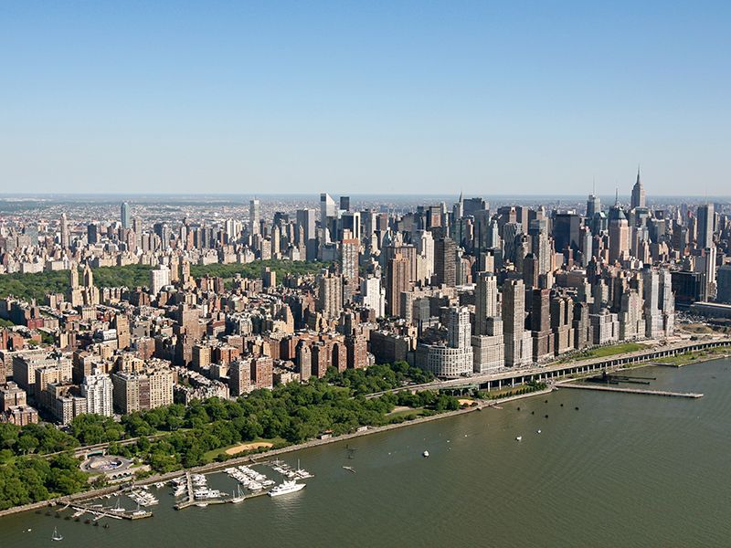 Birds eye view upper west side with river
