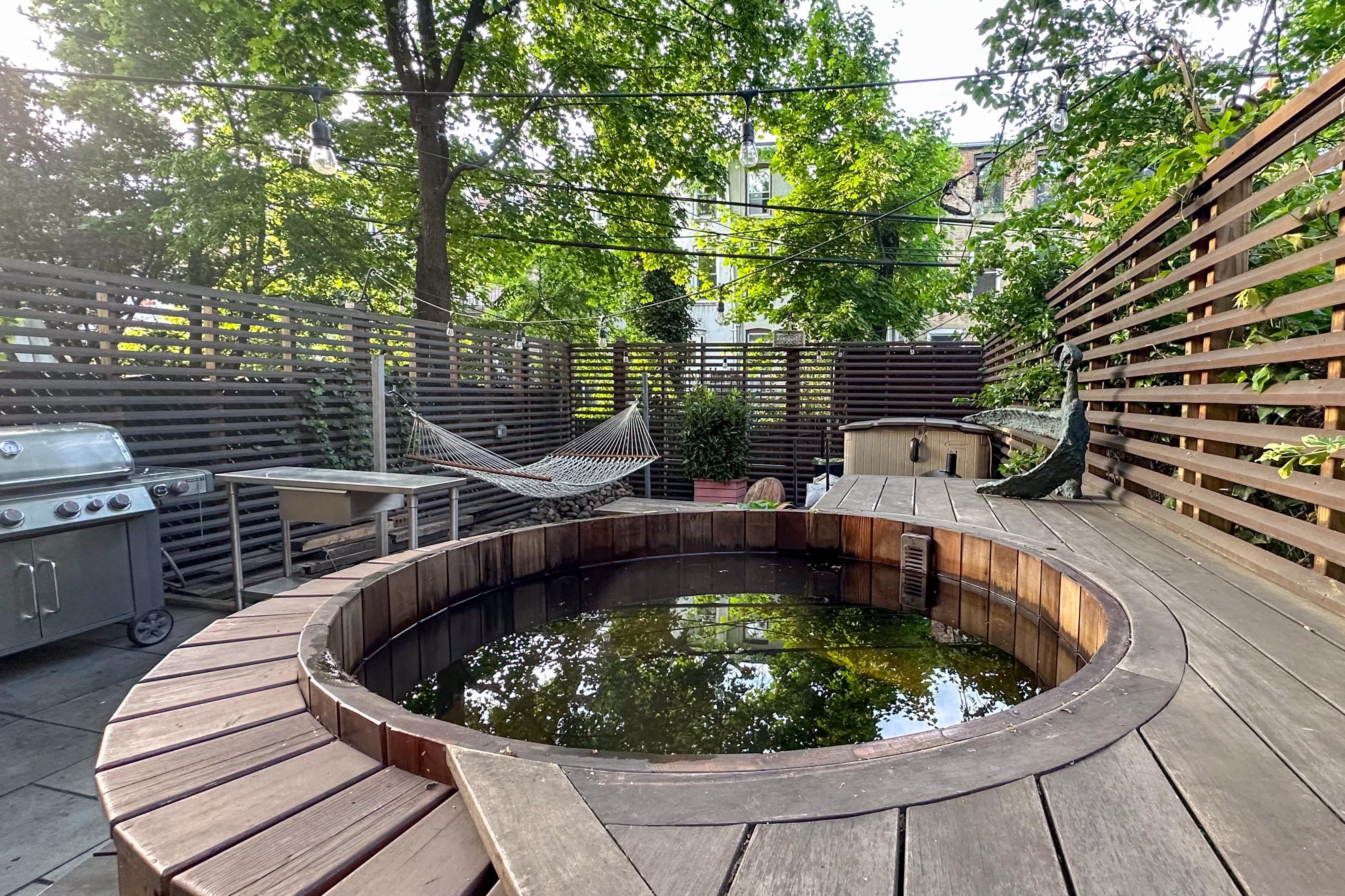 Bedstuy Belle | Bed-Stuy | Two-Story Apartment w/ Hot Tub, Sauna & Gym photo 4