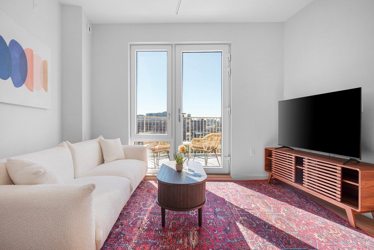 Seren 1108 | Greenpoint | PH with Private Terrace & City Views photo 6