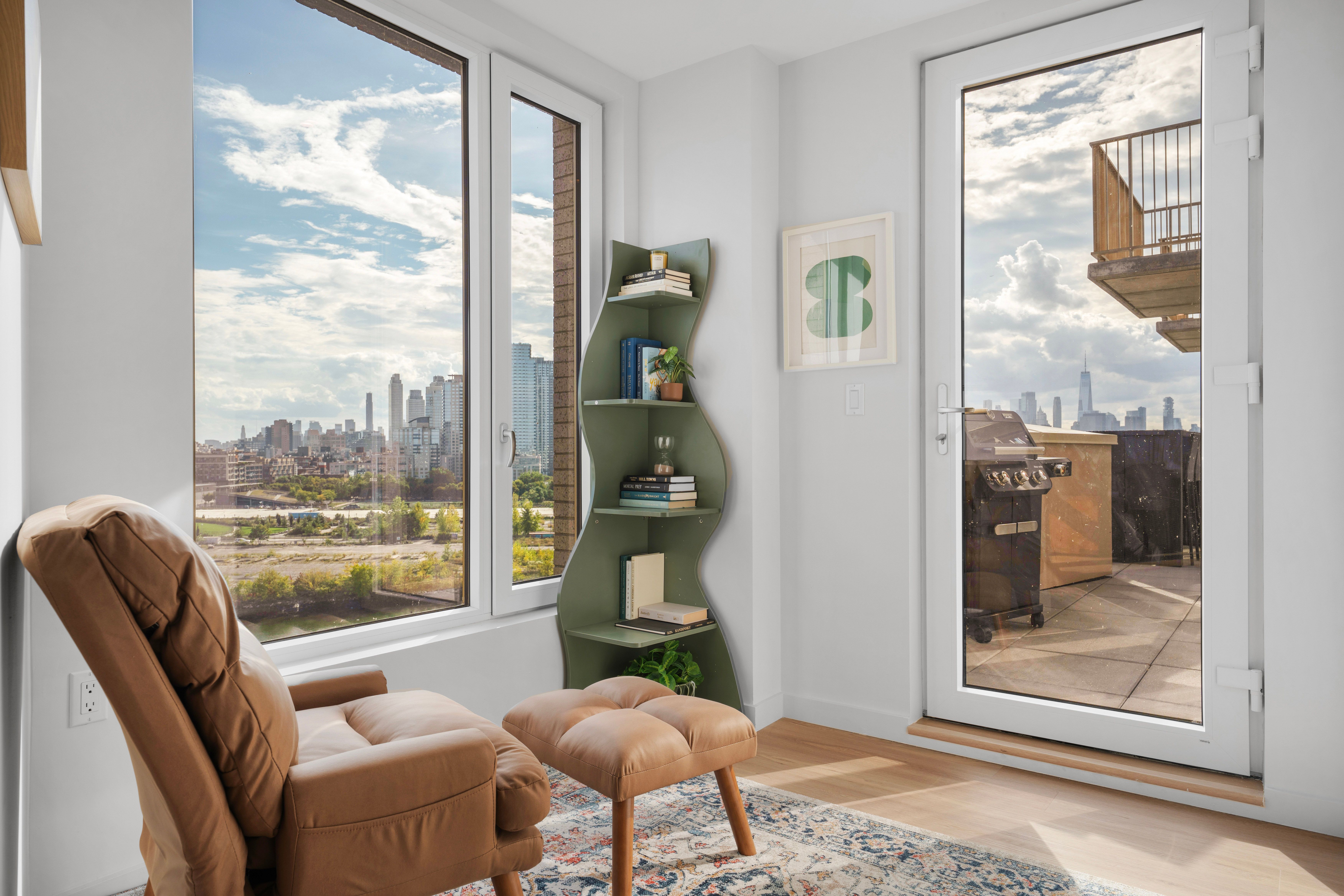 Seren 1006 | Greenpoint | Penthouse w/ Private Deck & River Views photo 3