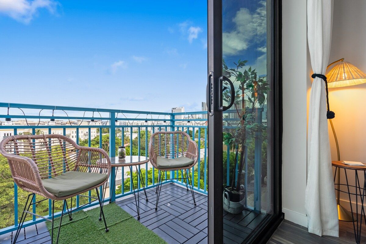 Palm Haven | Flagler Village | Apartment with Balcony & Rooftop Pool photo 5