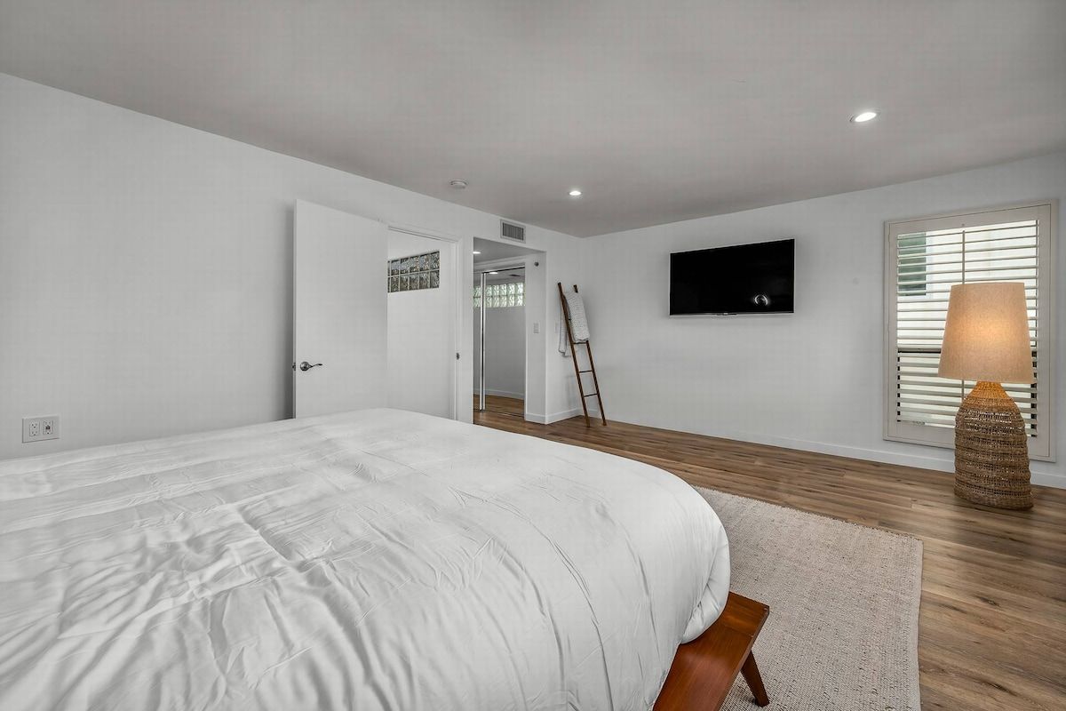 Lumiere Coast | Marina del Rey | Rooftop Designer Townhome photo 12