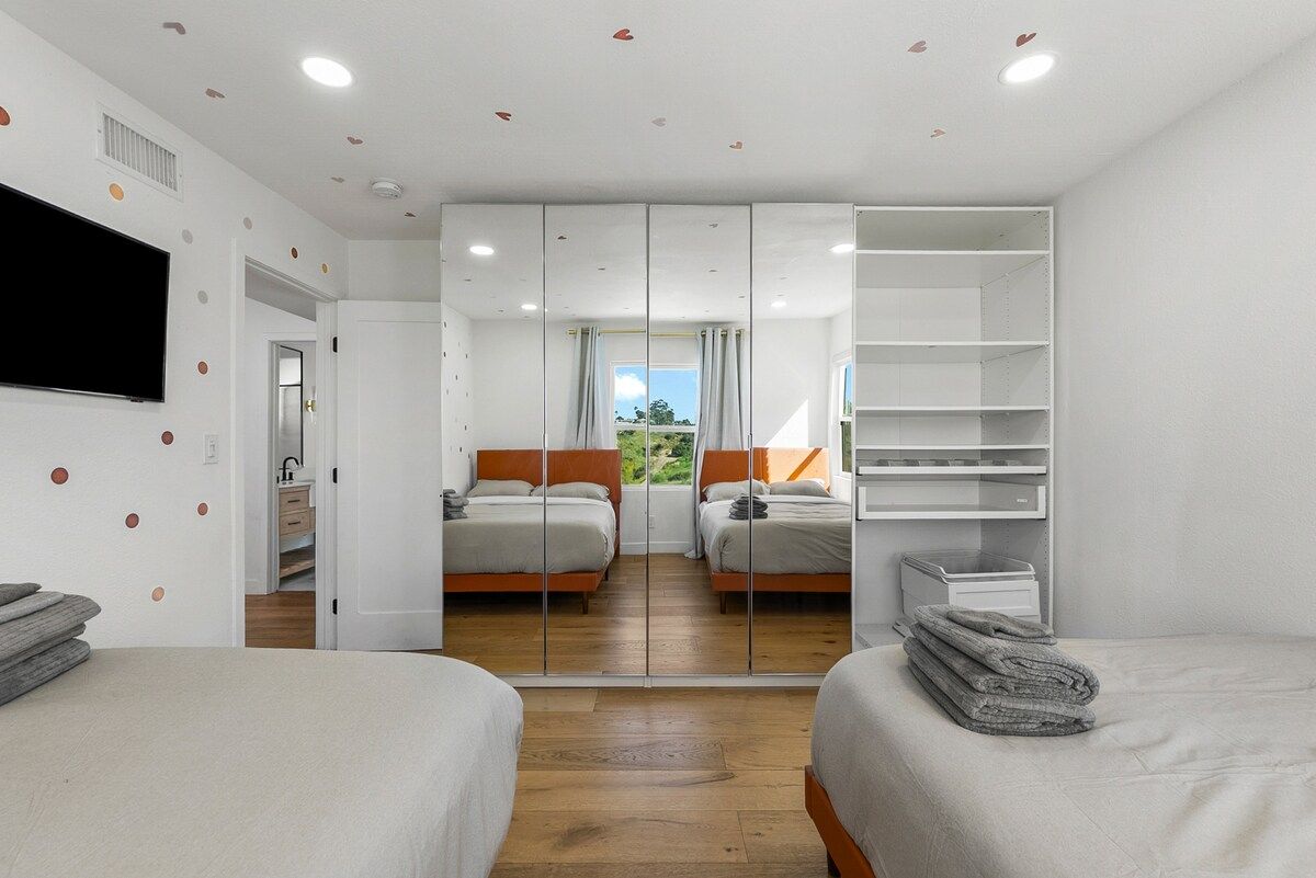 Casa Noire | Baldwin Hills | Luxe Hillside Villa with Hot Tub photo 33