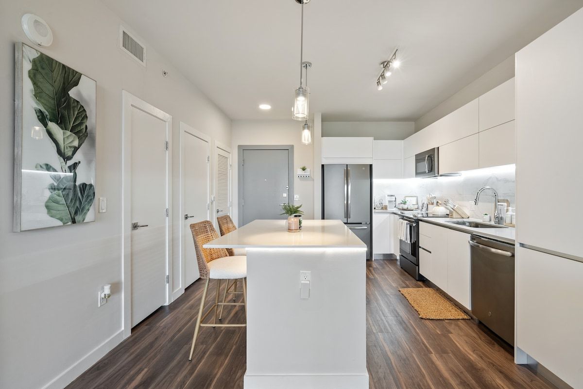 Palm Haven | Flagler Village | Apartment with Balcony & Rooftop Pool photo 16