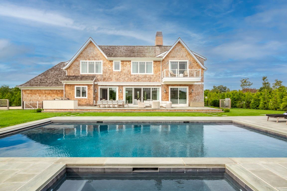 Rosko Estate | Southampton | Home With Heated Pool and Spa photo 2