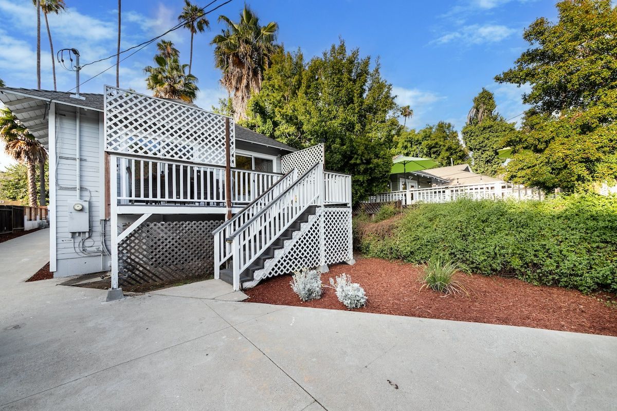 Carlton Retreat | Hollywood | Charming Home with Private Yard & Game Room photo 30