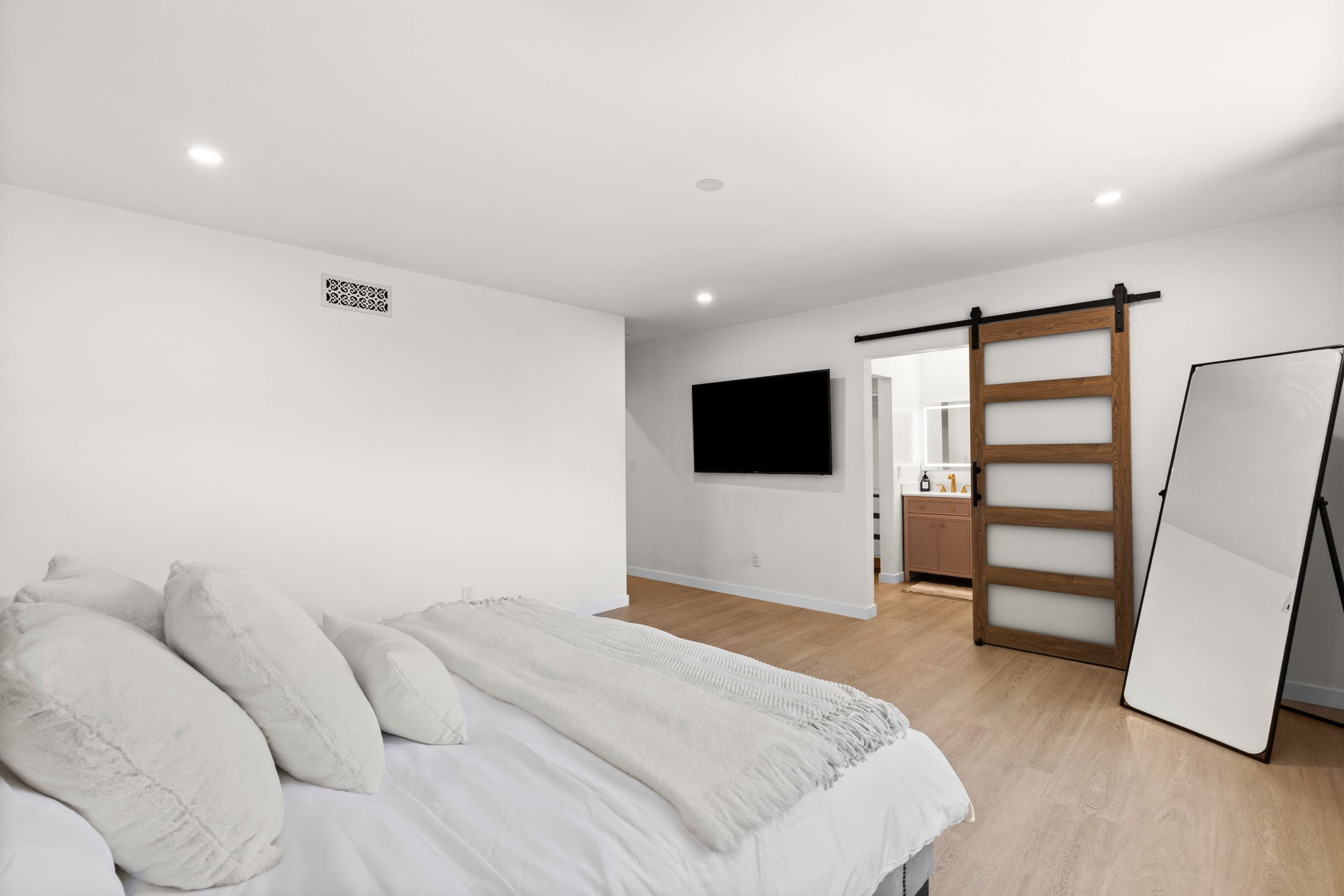 Whitaker Place | Northridge | Modern Designer Home photo 23