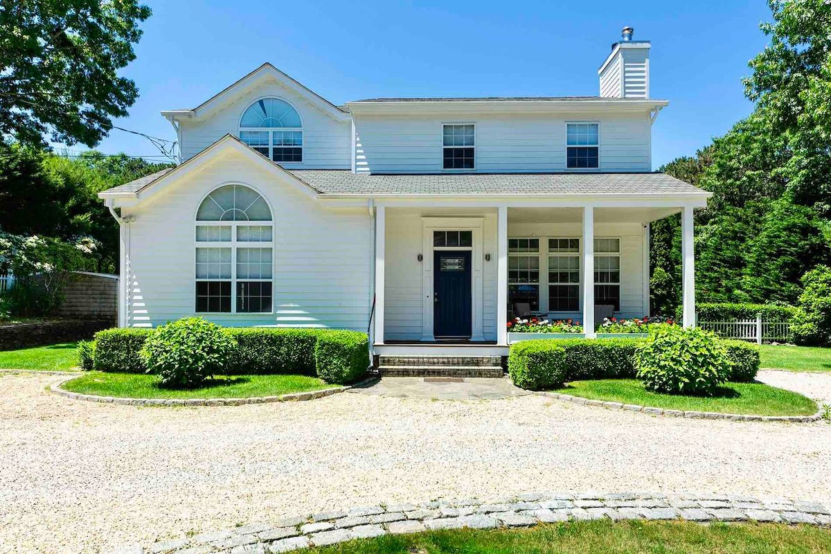 Eastgate Haven | Wainscott | Expansive Home with Pool & Jacuzzi main photo