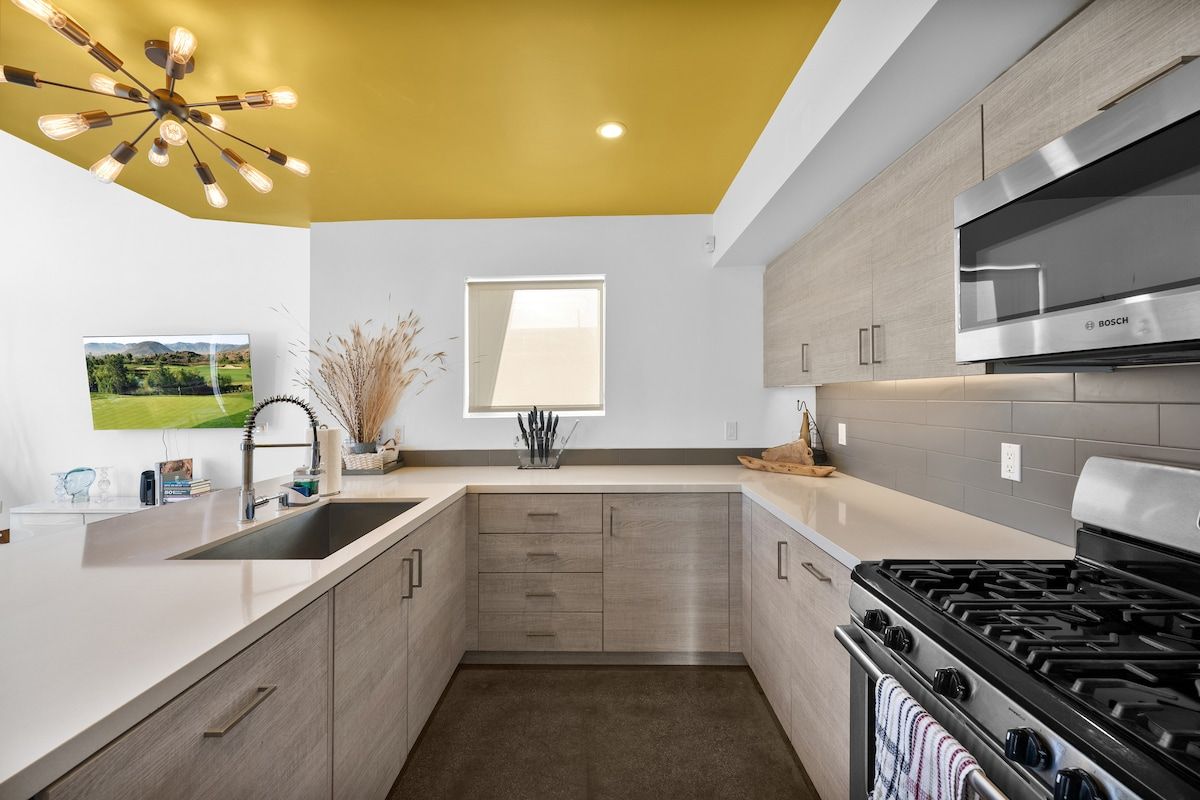 Solstice Haus | Sawtelle | Sunlit Modern Home with Balcony photo 12