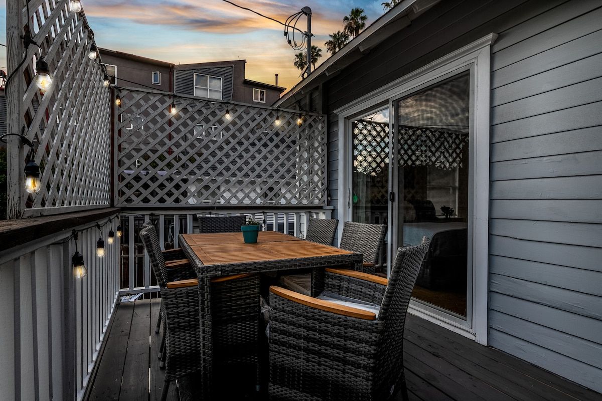 Carlton Retreat | Hollywood | Charming Home with Private Yard & Game Room photo 28