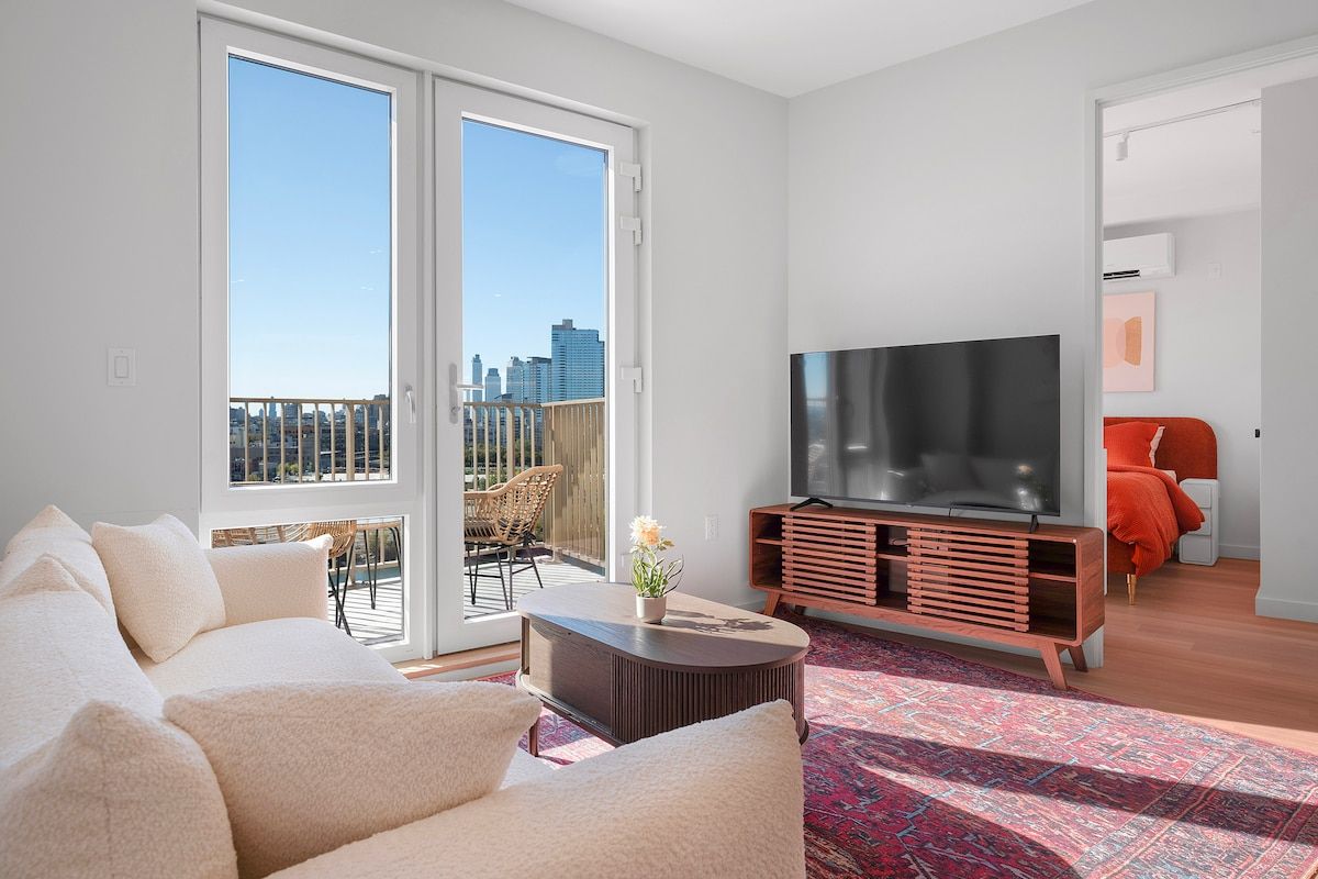 Seren 1108 | Greenpoint | PH with Private Terrace & City Views photo 5