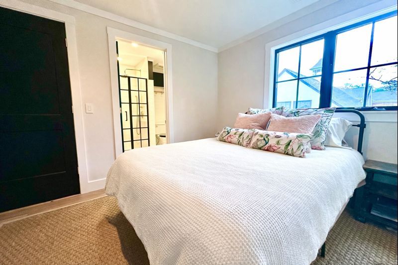 Clearwater House | East Hampton Springs | Stylish Home with Pool & Gym photo 16