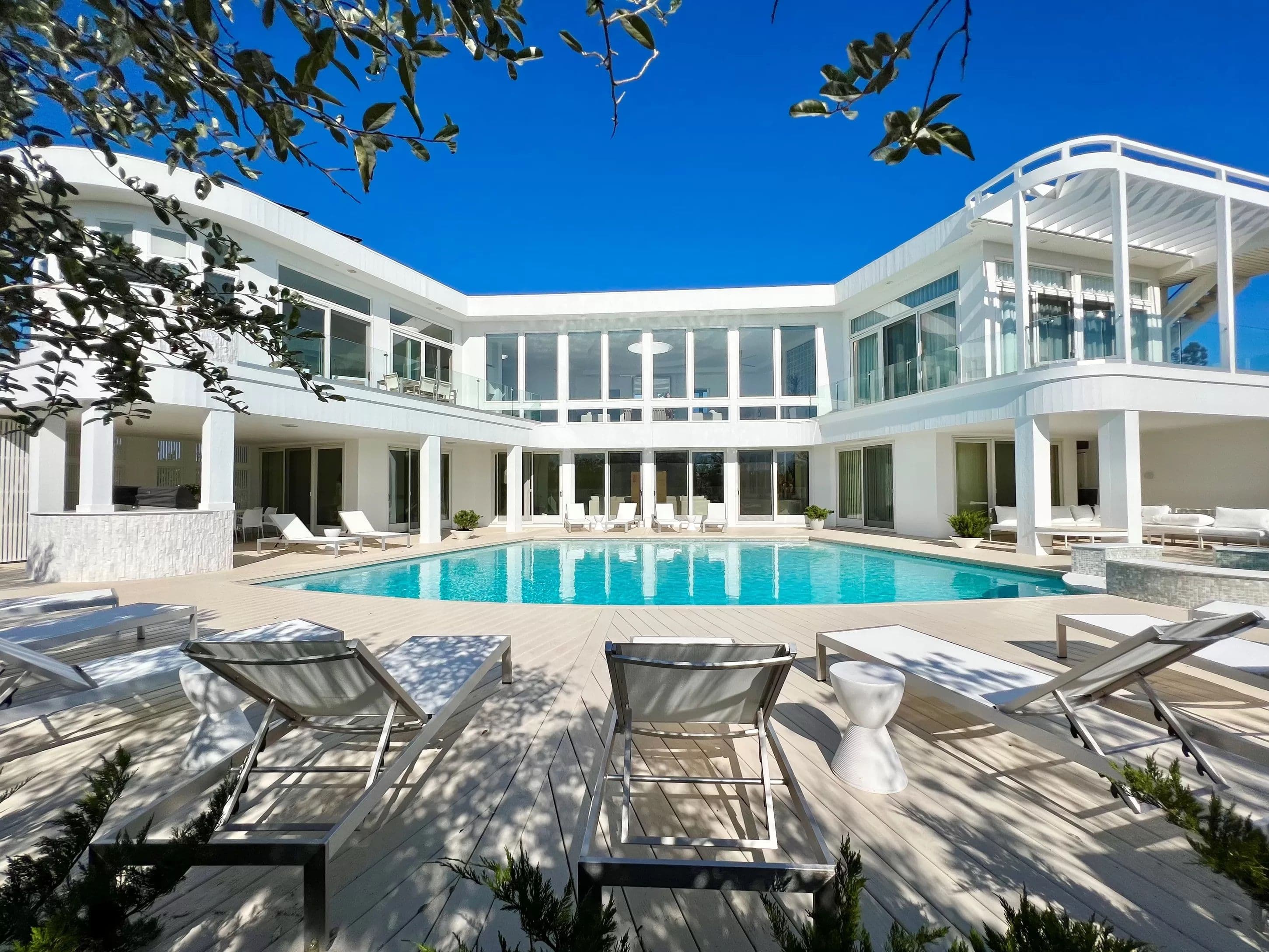 Top Features to Look for in Weekend Hamptons Rentals