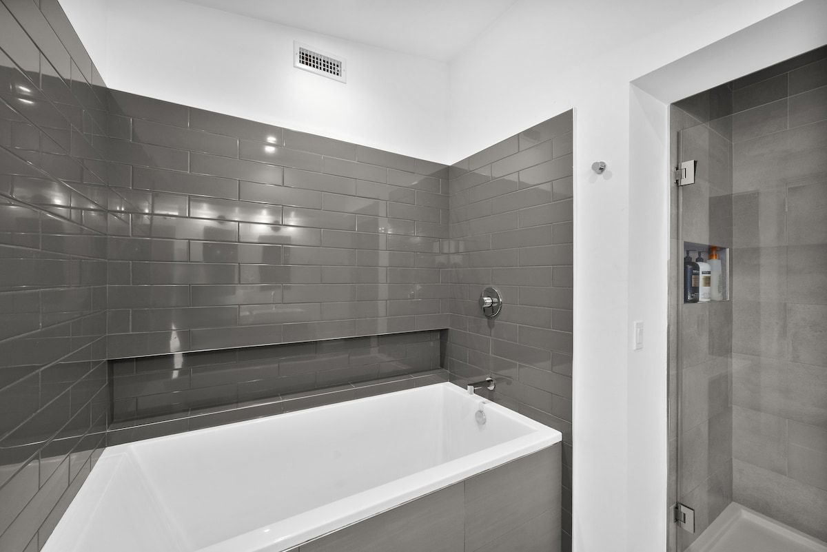 Solstice Haus | Sawtelle | Sunlit Modern Home with Balcony photo 32