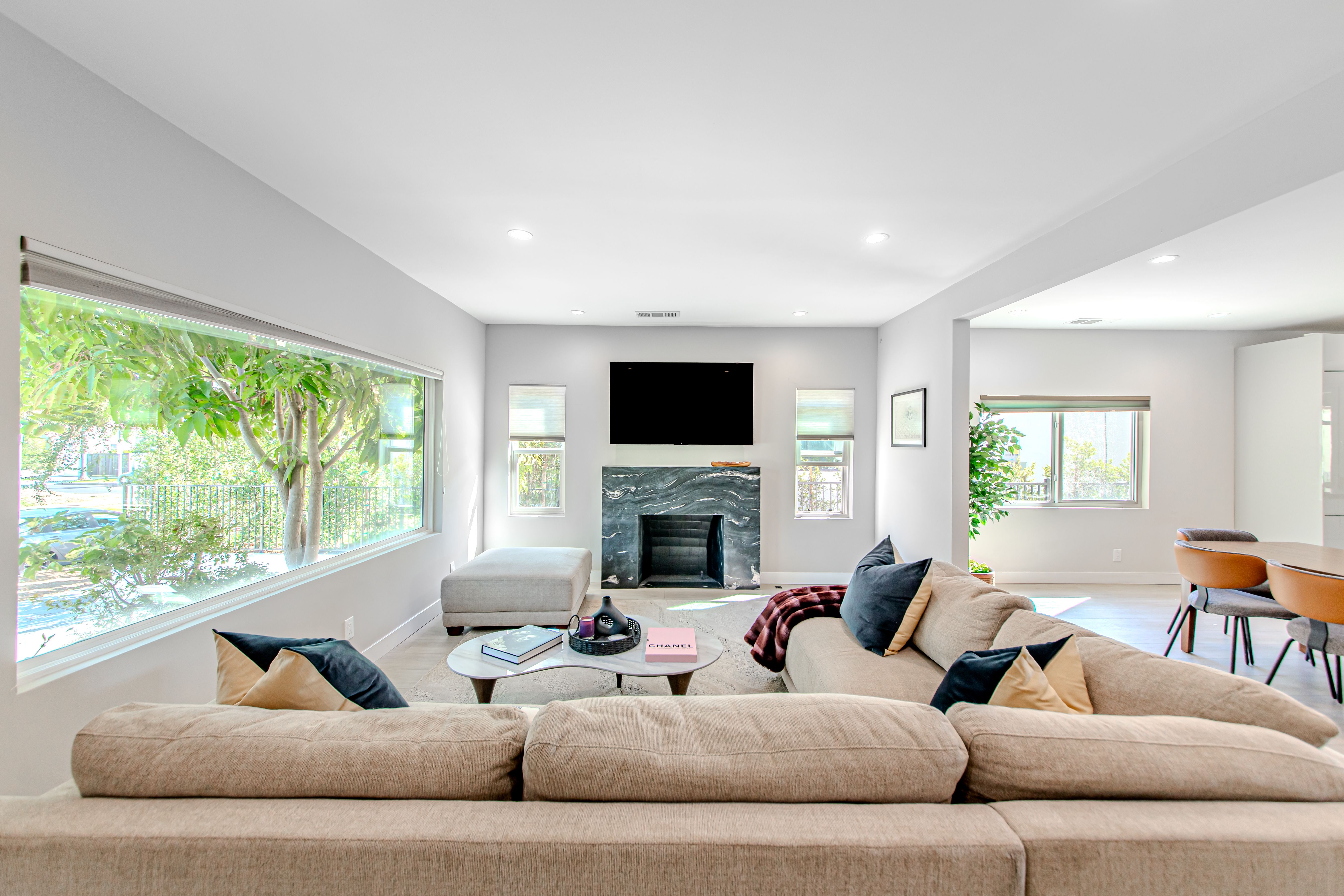 Casa Formosa | Fairfax | Hollywood Home w/ Pool & Modern Interior photo 8