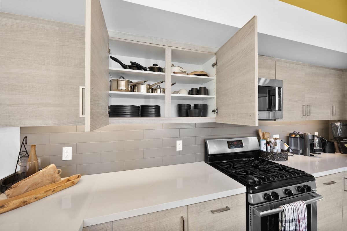 Solstice Haus | Sawtelle | Sunlit Modern Home with Balcony photo 20