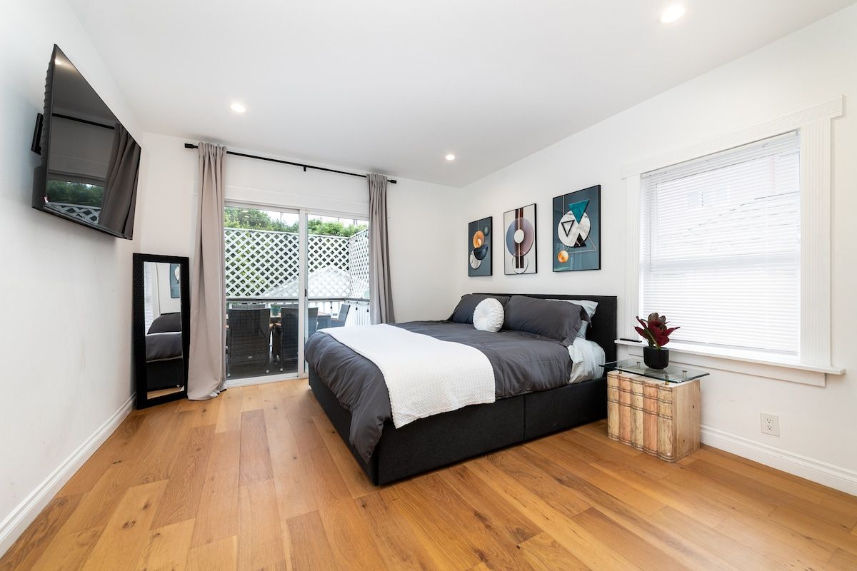 Carlton Retreat | Hollywood | Charming Home with Private Yard & Game Room photo 23