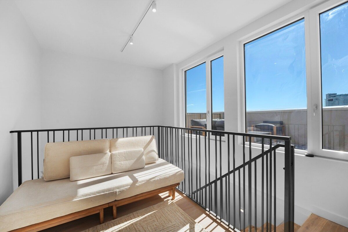 Seren 1108 | Greenpoint | PH with Private Terrace & City Views photo 19