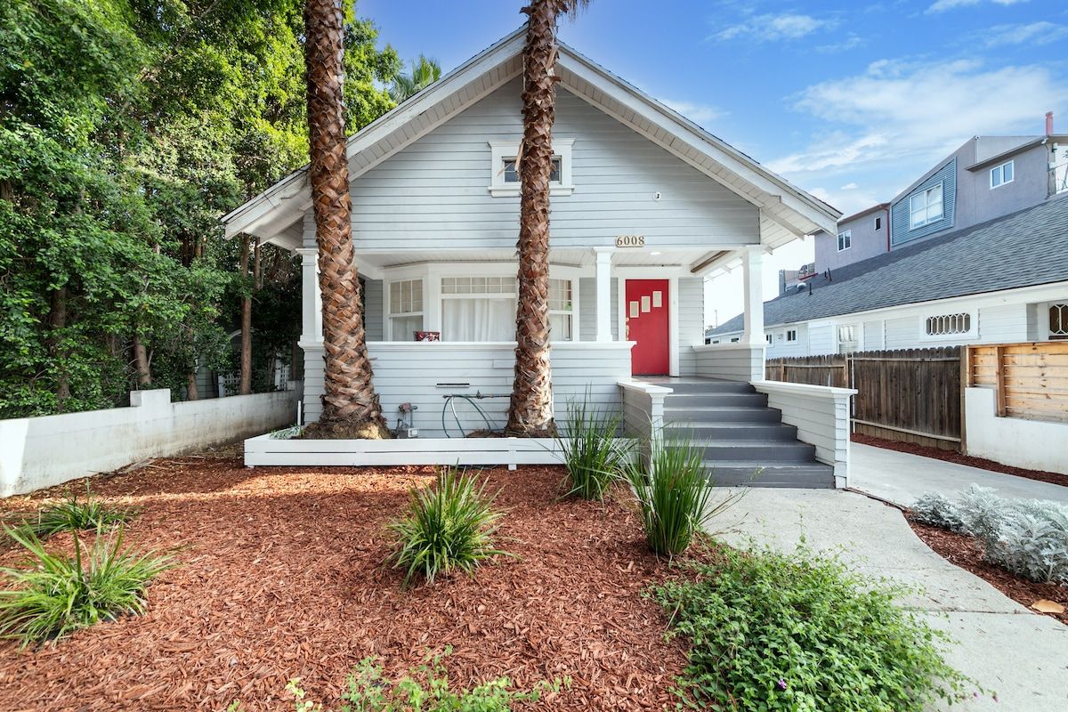 Carlton Retreat | Hollywood | Charming Home with Private Yard & Game Room main photo